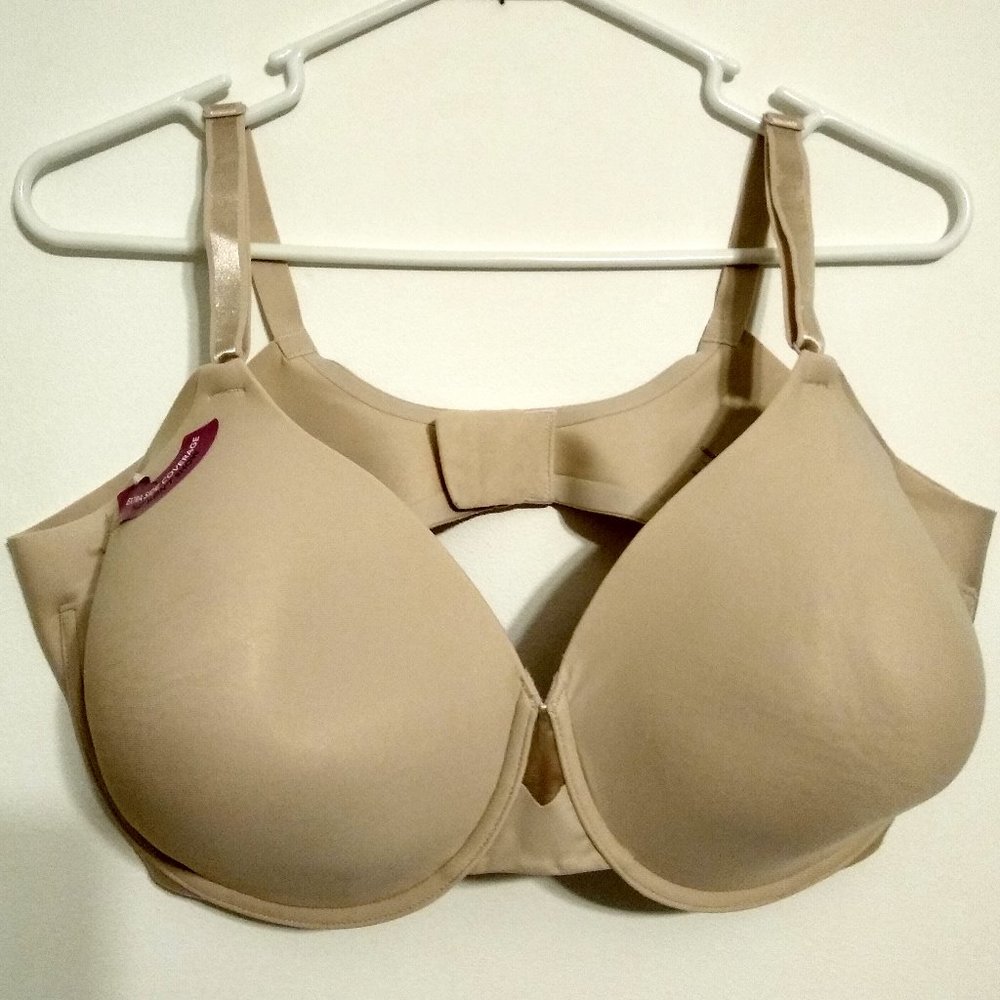 NWOT ~ Olga's Full Coverage Underwire Lightly Padded Bra in Ivory (Size: 44D)